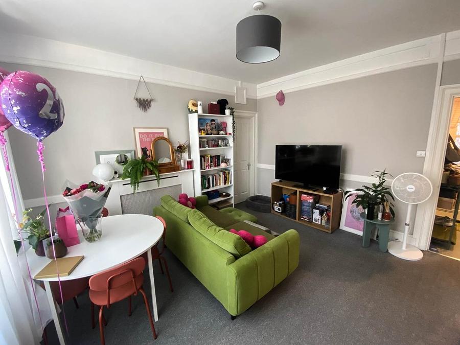 1 bedroom Flat to rent in Bush Green House,-view4