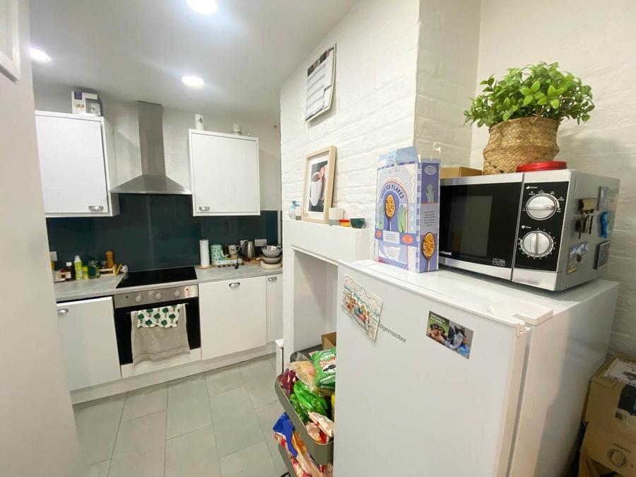 1 bedroom Flat to rent in Bush Green House,-view6