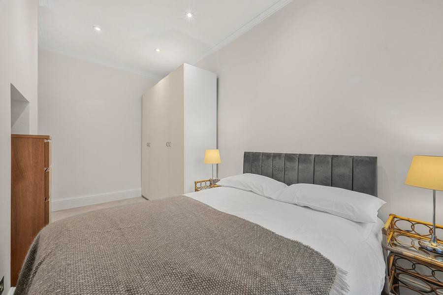 2 bedroom Flat to rent in Abbey Road-view8