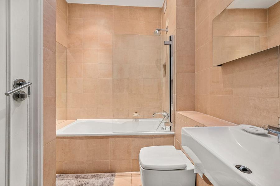 2 bedroom Flat to rent in Abbey Road-view11