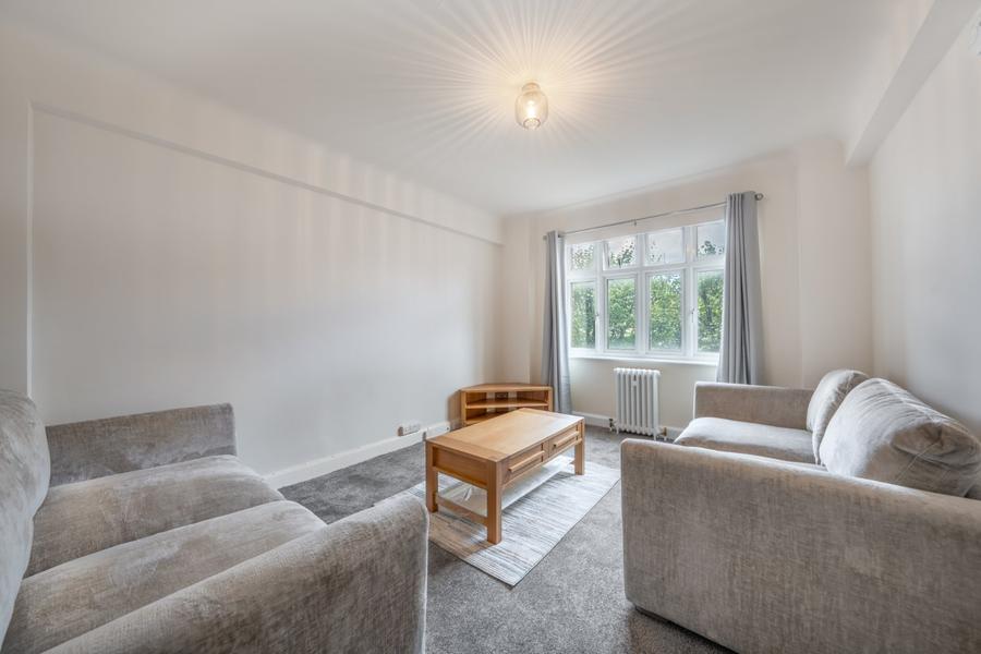 1 bedroom Flat to rent in Grove Hall Court-view16