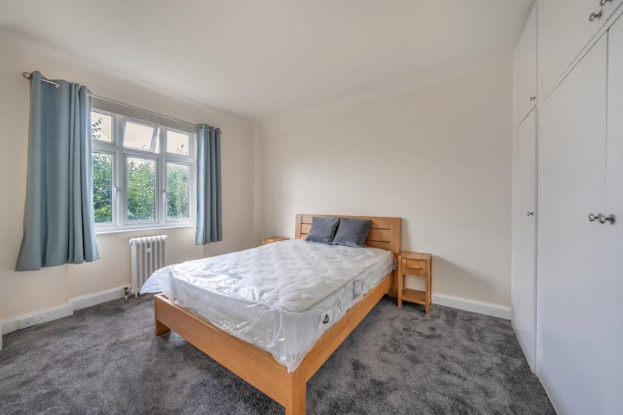 1 bedroom Flat to rent in Grove Hall Court-view5