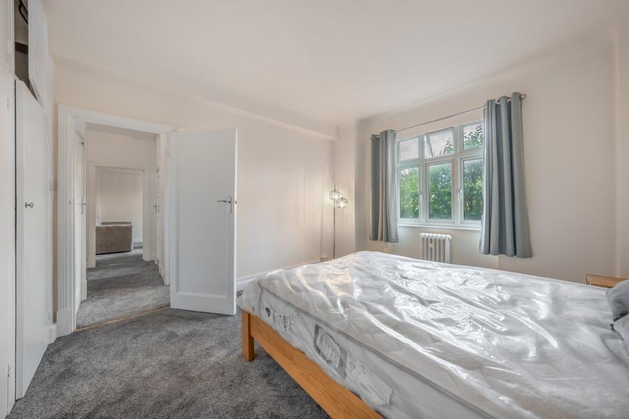 1 bedroom Flat to rent in Grove Hall Court-view10