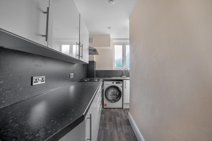 1 bedroom Flat to rent in Grove Hall Court-view9