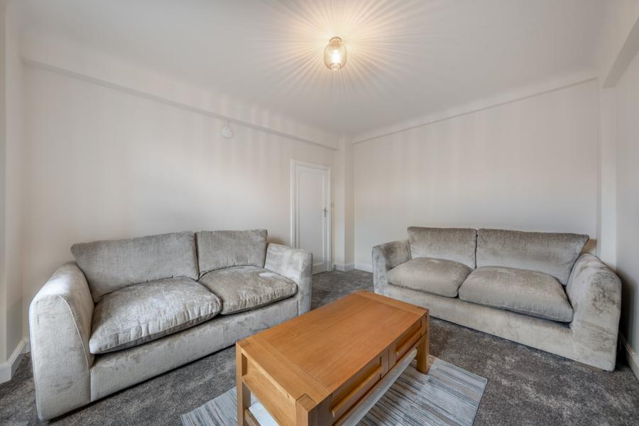 1 bedroom Flat to rent in Grove Hall Court-view13