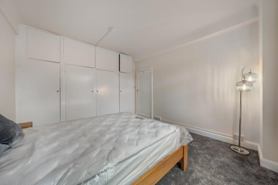 1 bedroom Flat to rent in Grove Hall Court-view6
