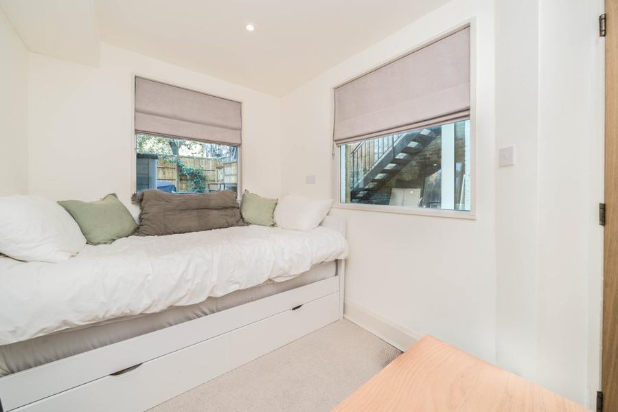 2 bedroom Flat to rent in Randolph Avenue-view11