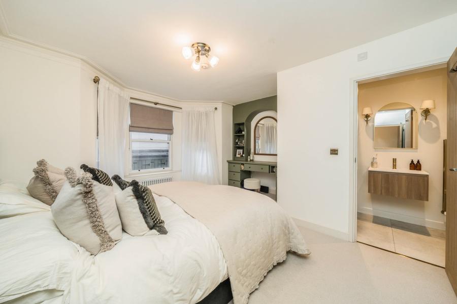2 bedroom Flat to rent in Randolph Avenue-view8