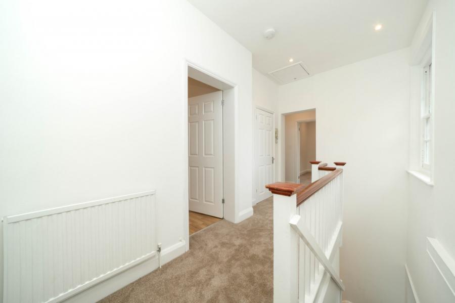 2 bedroom Flat to rent in Highgate West Hill-view14