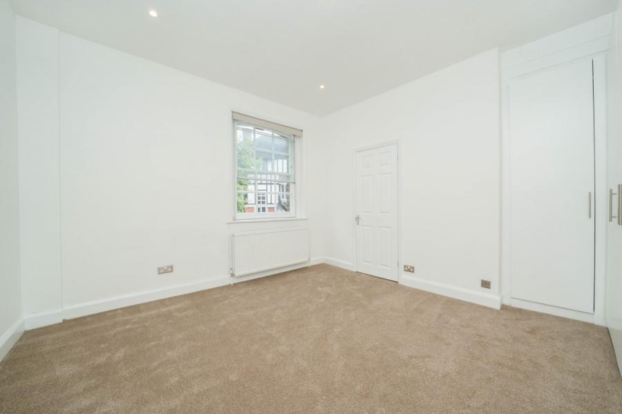 2 bedroom Flat to rent in Highgate West Hill-view7