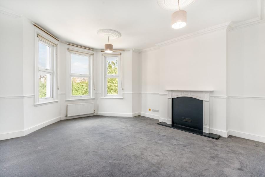 2 bedroom Flat to rent in Mill Lane-view1