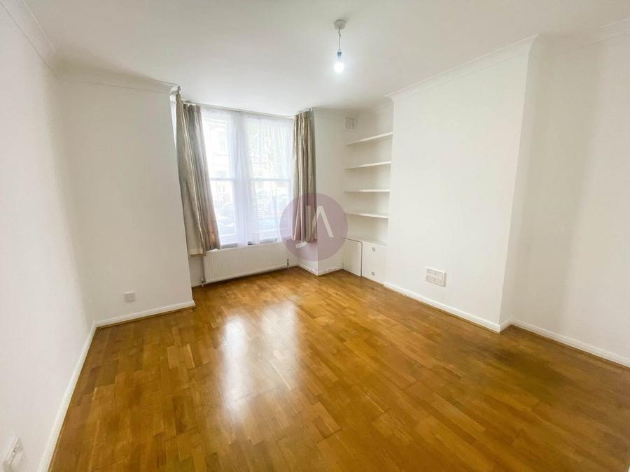 1 bedroom Flat to rent in Chaplin Road-view2