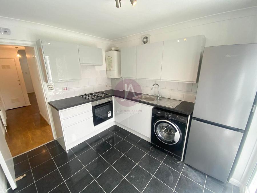 1 bedroom Flat to rent in Chaplin Road-view4