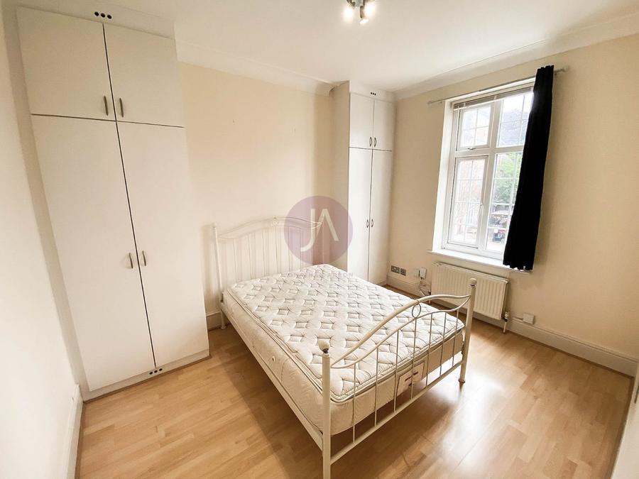 2 bedroom Flat to rent in Stanley House-view3