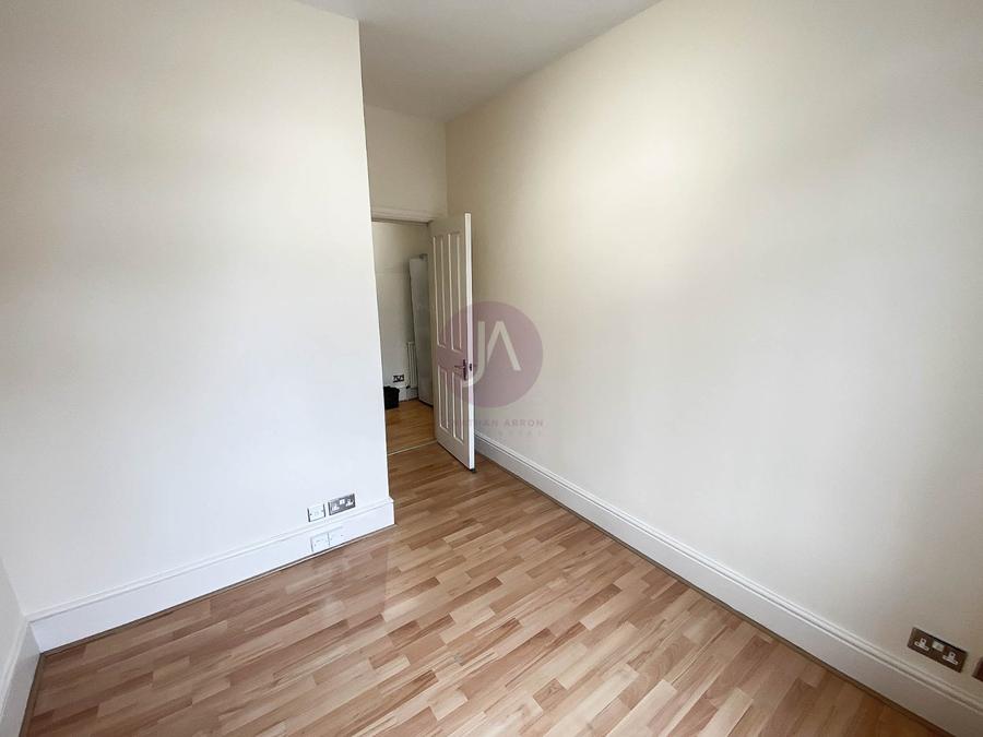 2 bedroom Flat to rent in Stanley House-view7