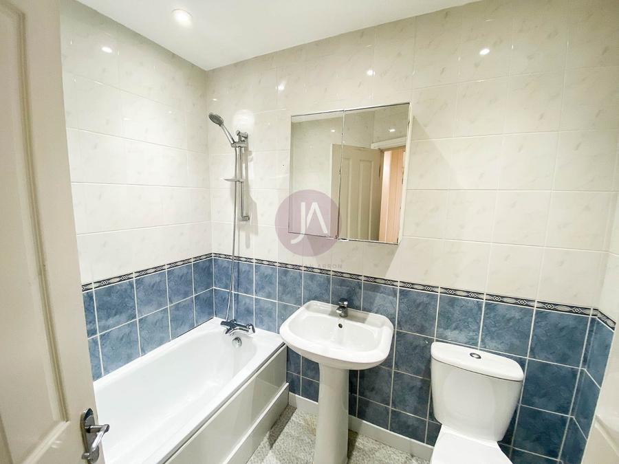 2 bedroom Flat to rent in Stanley House-view8