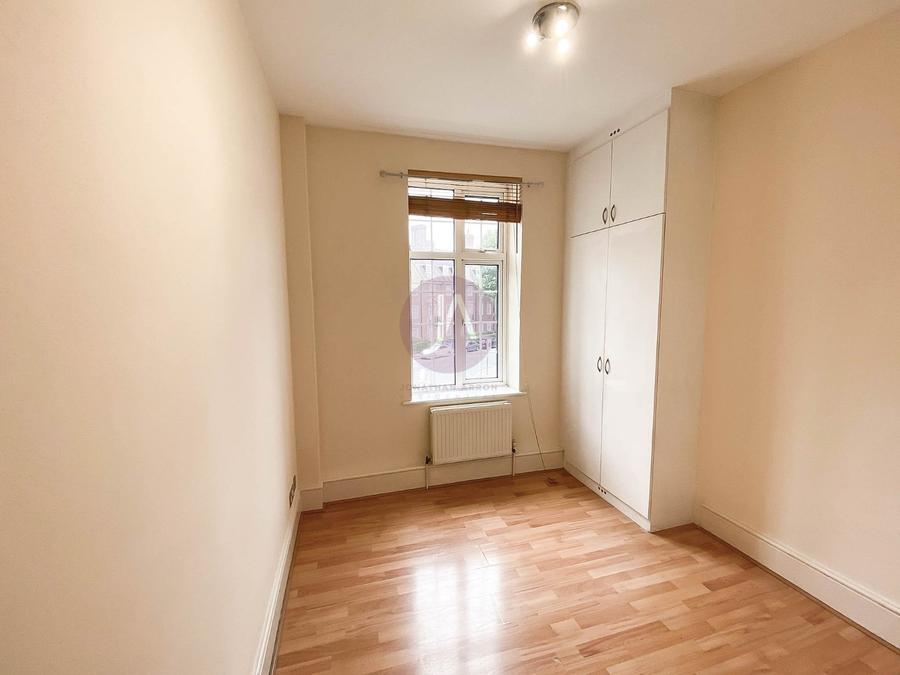 2 bedroom Flat to rent in Stanley House-view6