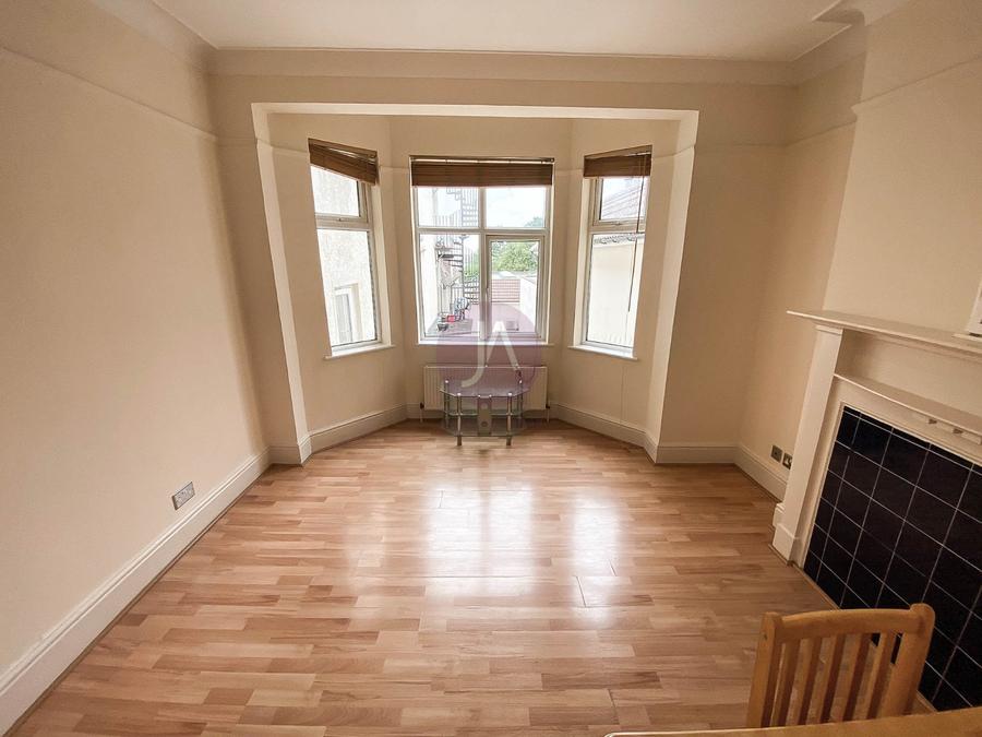 2 bedroom Flat to rent in Stanley House-view4