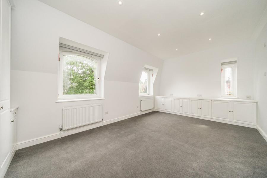 2 bedroom Flat to rent in Clarendon Court-view7