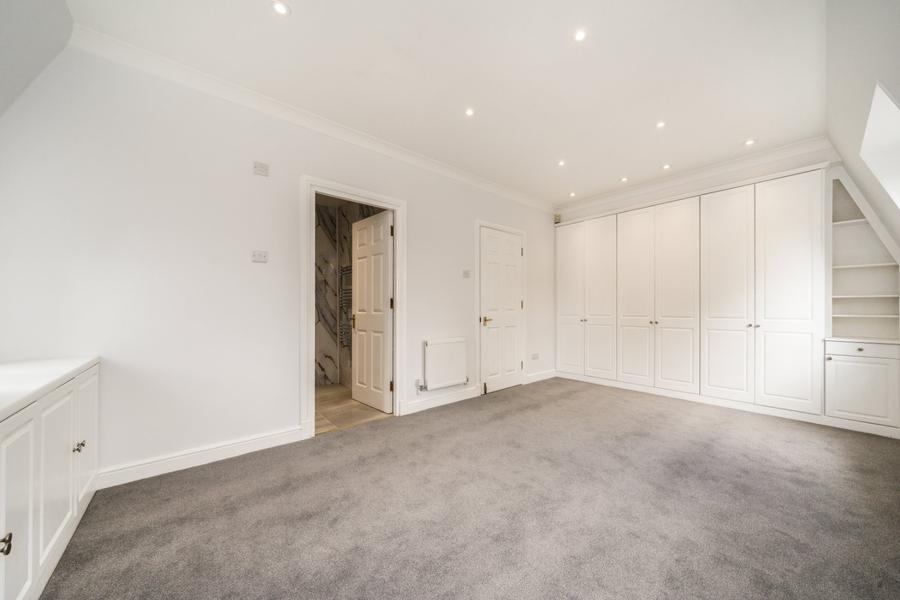 2 bedroom Flat to rent in Clarendon Court-view5