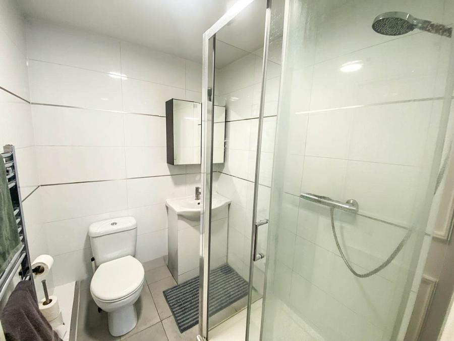 3 bedroom Flat to rent in Brondesbury Road-view8