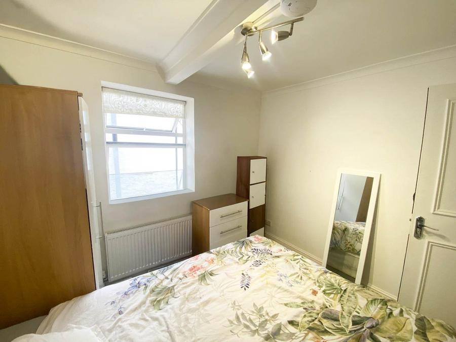 3 bedroom Flat to rent in Brondesbury Road-view7