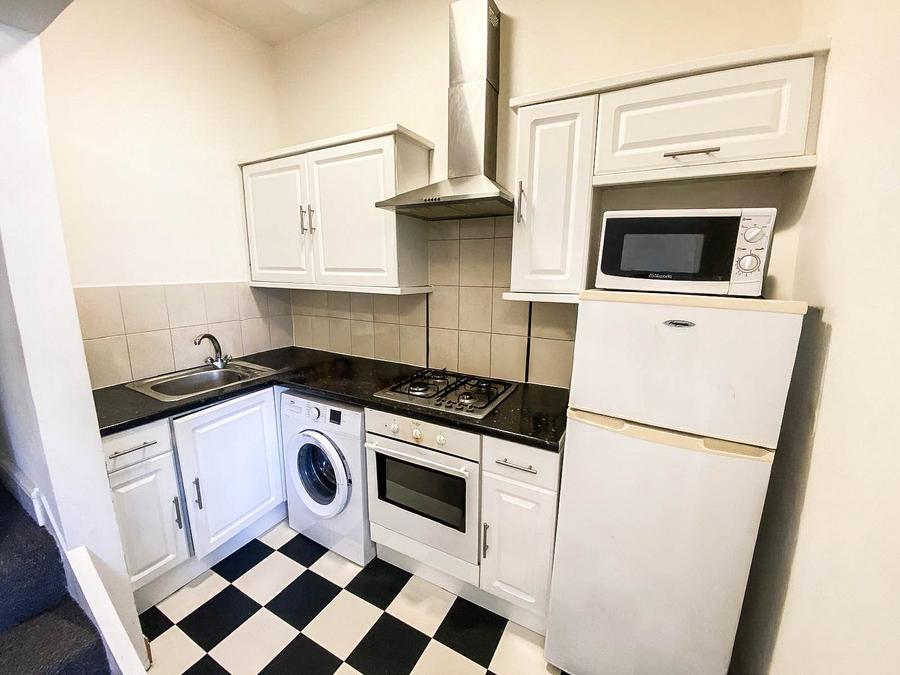 3 bedroom Flat to rent in Brondesbury Road-view3