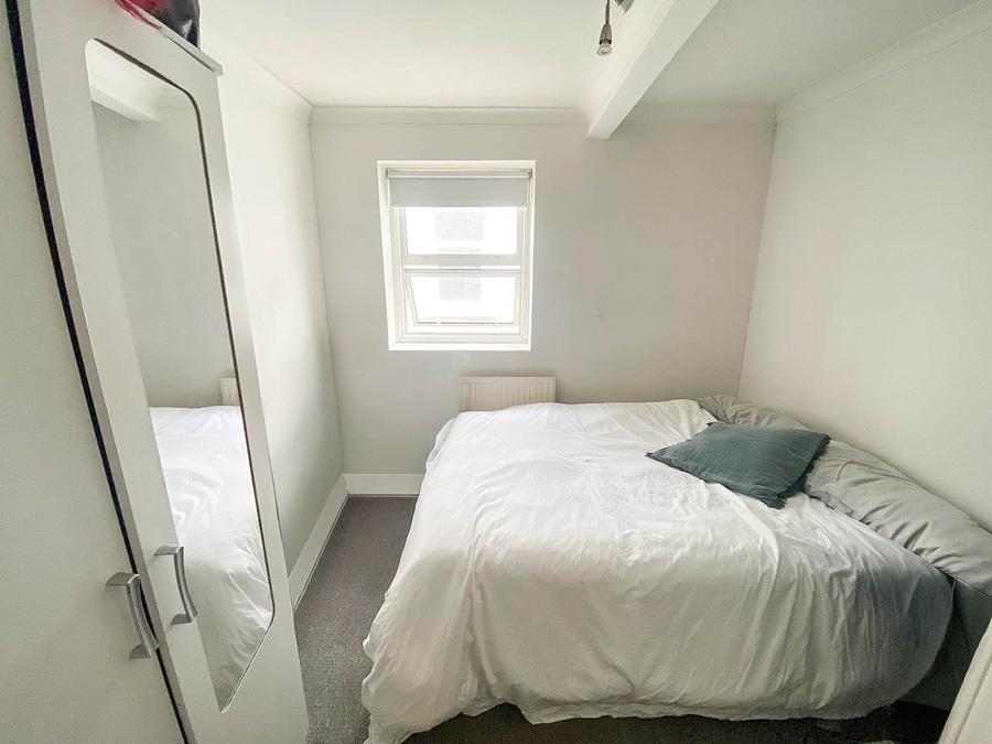 3 bedroom Flat to rent in Brondesbury Road-view6
