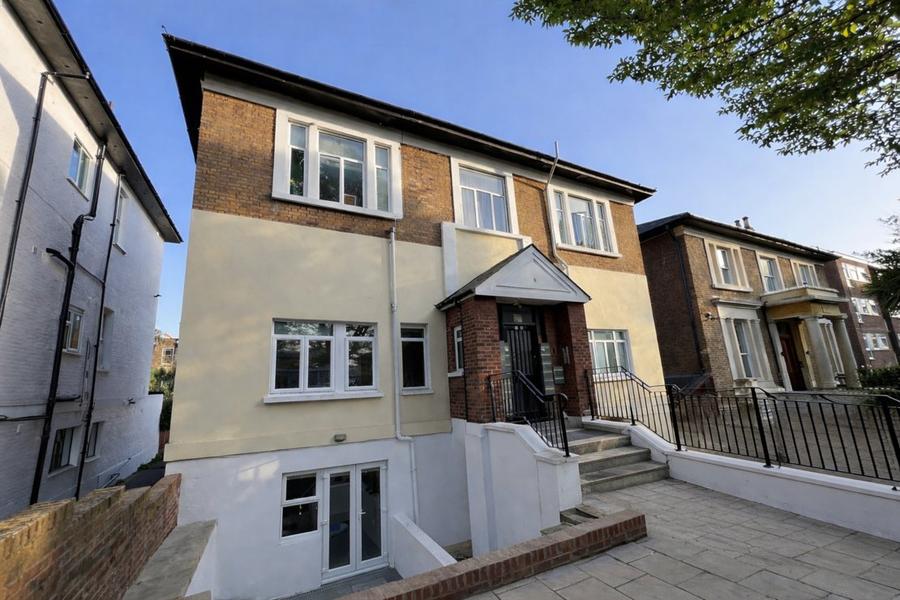 3 bedroom Flat to rent in Brondesbury Road-view9