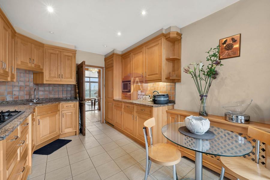 4 bedroom Flat to rent in Prince Albert Court-view4