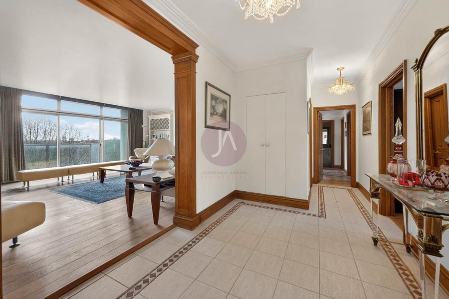 4 bedroom Flat to rent in Prince Albert Court-view14