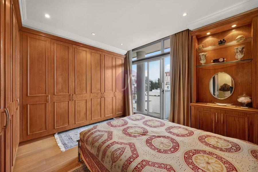 4 bedroom Flat to rent in Prince Albert Court-view9
