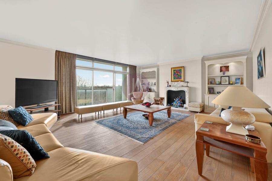 4 bedroom Flat to rent in Prince Albert Court-view1