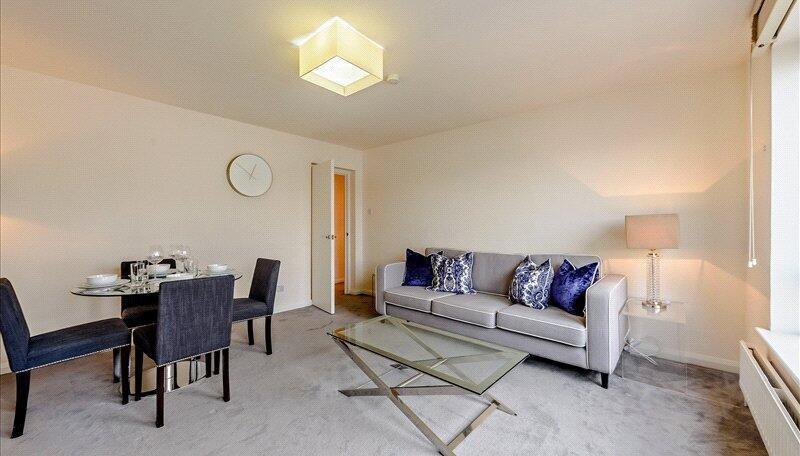 2 bedroom Flat to rent in Fulham Road-view2