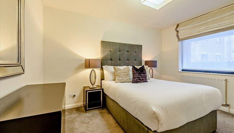 2 bedroom Flat to rent in Fulham Road-view5