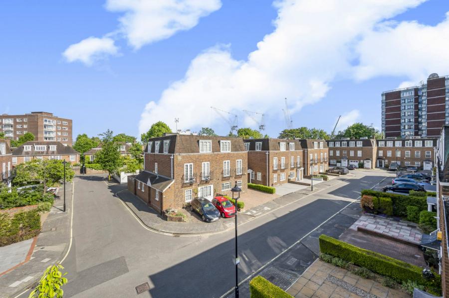 4 bedroom House to rent in The Marlowes-view15