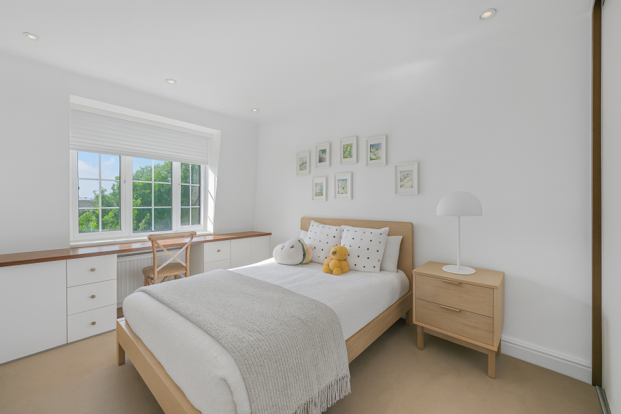 4 bedroom House to rent in The Marlowes-view10
