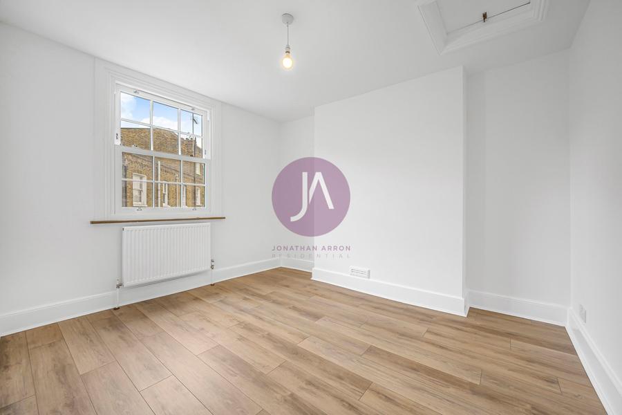 2 bedroom Flat to rent in Caledonian Road-view9