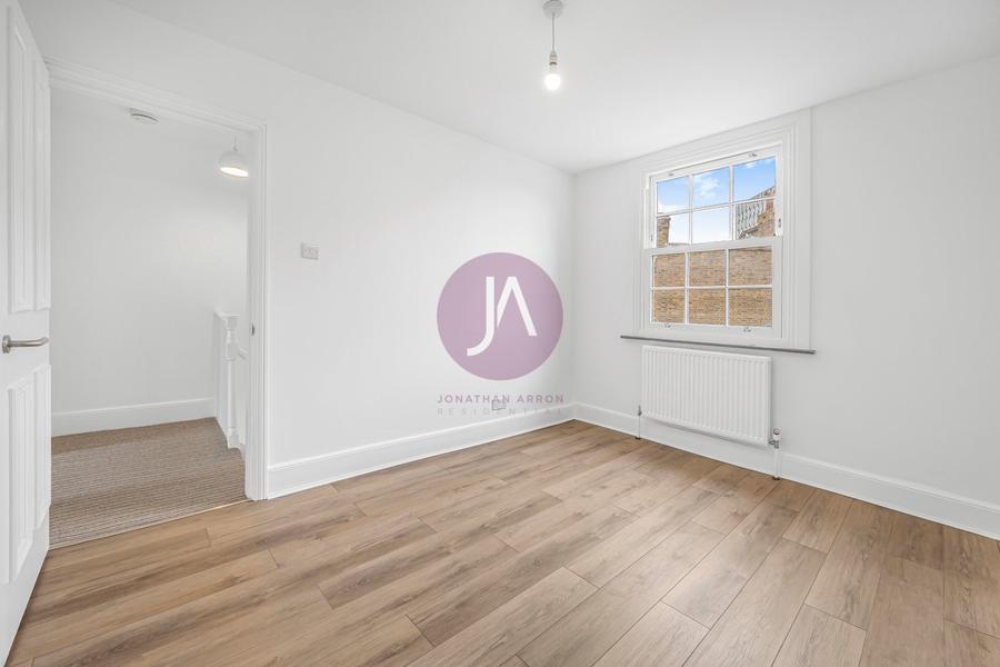2 bedroom Flat to rent in Caledonian Road-view10