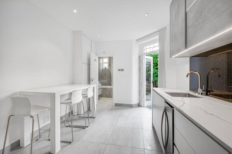 1 bedroom Flat to rent in Marlborough-view3