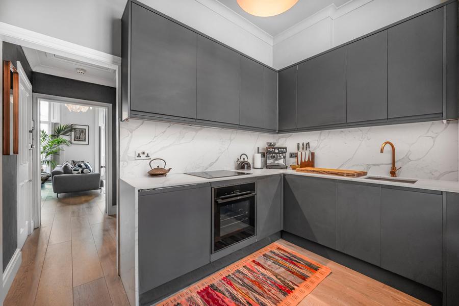 1 bedroom Flat to rent in Clarendon Gardens-view4