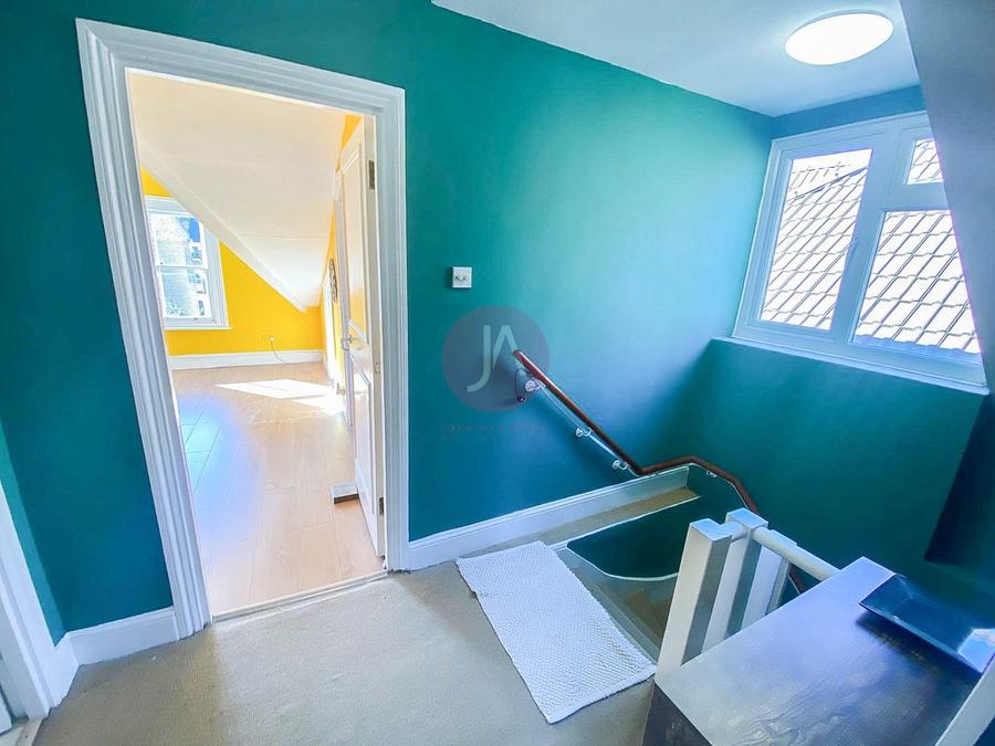 1 bedroom Flat to rent in Malvern Road-view9