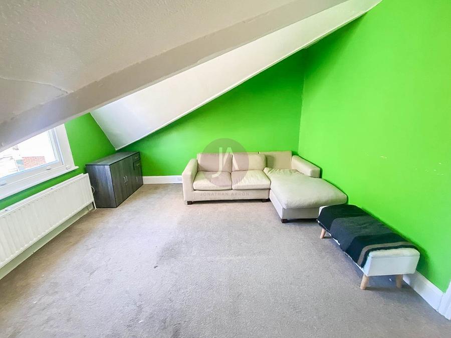 1 bedroom Flat to rent in Malvern Road-view8