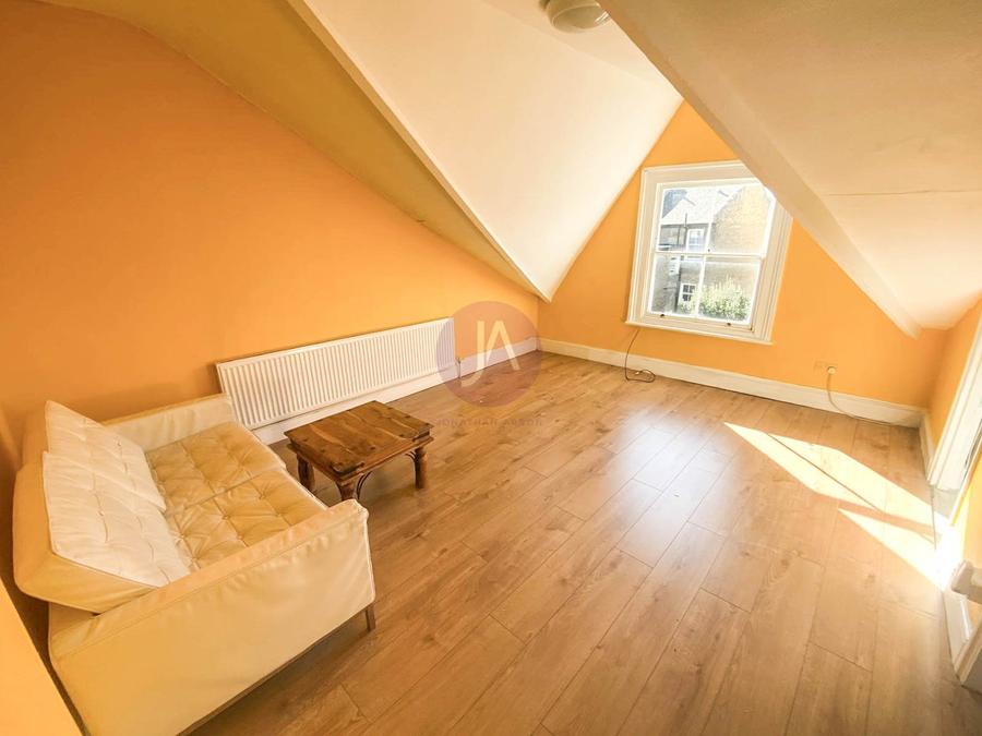 1 bedroom Flat to rent in Malvern Road-view1