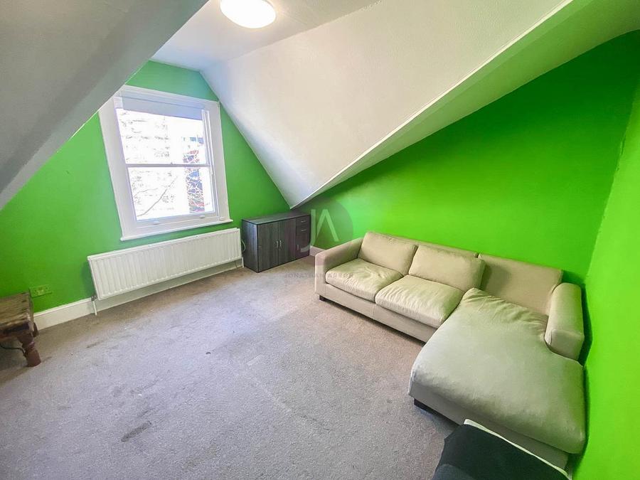 1 bedroom Flat to rent in Malvern Road-view3