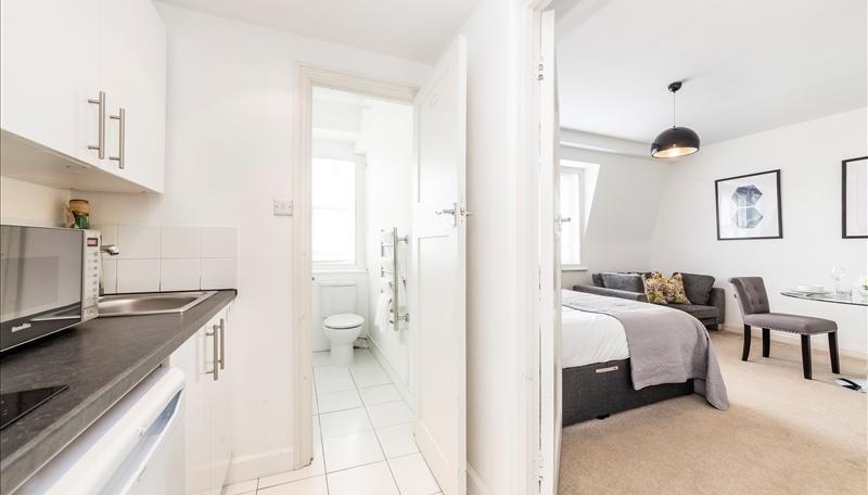 Flat to rent in Hill Street-view5