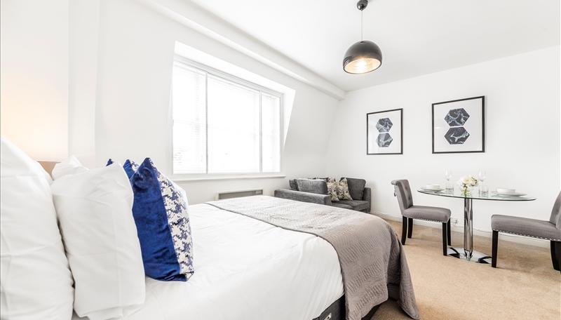 Flat to rent in Hill Street-view1