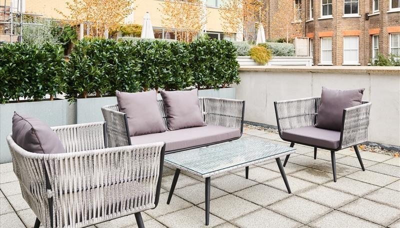 2 bedroom Flat to rent in Imperial House-view8