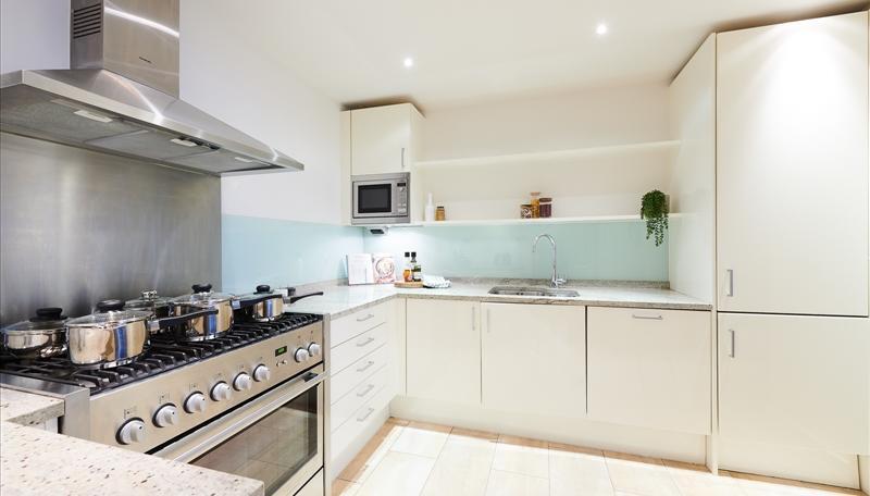 2 bedroom Flat to rent in Imperial House-view3