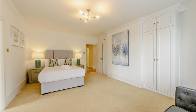 3 bedroom Flat to rent in Strathmore Court-view12